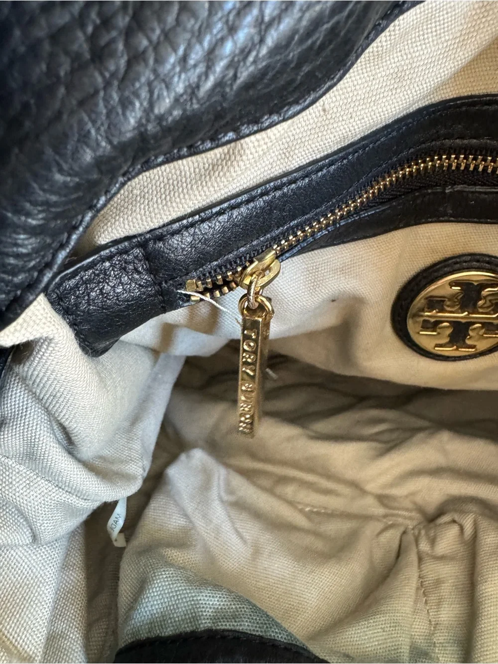 Tory Burch Black Leather Shoulder handbag with Gold Logo